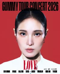GUMMY Tour Concert 2026 〈LOVE〉 공식 포스터. 붉은 배경 앞에 거미의 정면 얼굴 사진이 놓여 있고, 위에 공연명, 아래에 붉은 글씨 LOVE와 8개 도시 이름이 적혀 있다.